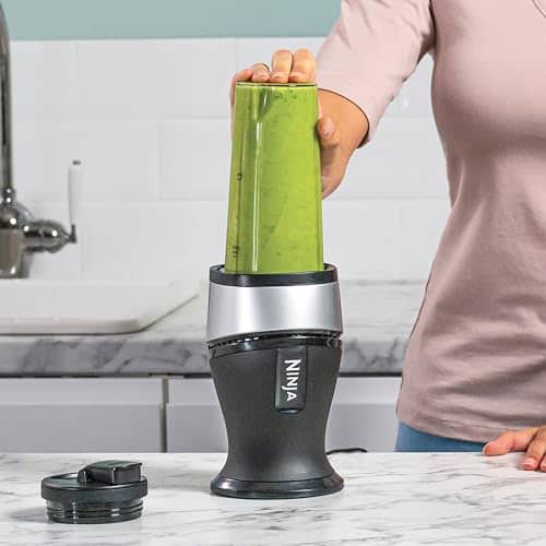 product-Ninja-700W-Mixeur-Slim-et-Smoothie-Maker,-2x-470ml-gobelets-avec-couvercles-à-bec,-mixeur-personnel,-écrase-la-glace-et-les-fruits-congelés,-argentnoir-QB3001EUS-4.jpg